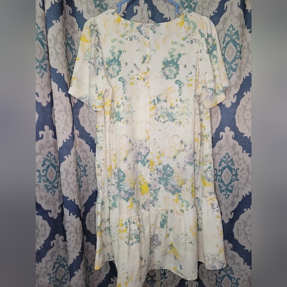 Flowy Floral Dress - Picture 5 of 6